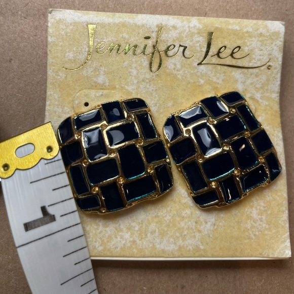 Jennifer Lee Clip Earrings - Picture 3 of 4